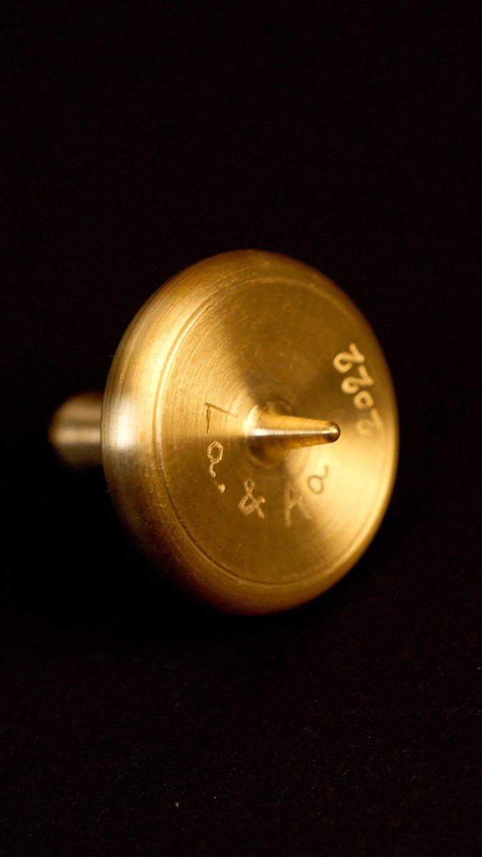 Bottom engraving_vert